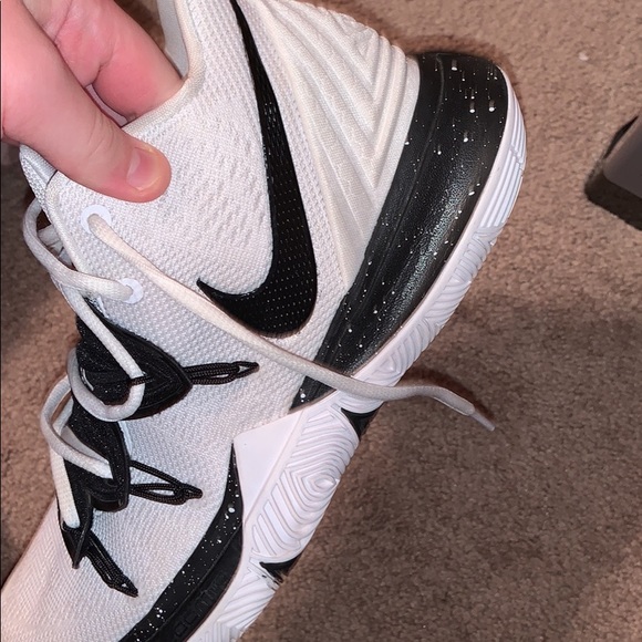 Men’s 8.5 kyrie tray 5 - Picture 6 of 9